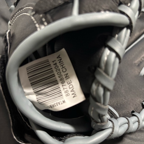 NWT Wilson A360 Youth Black Baseball Glove - Picture 6 of 7